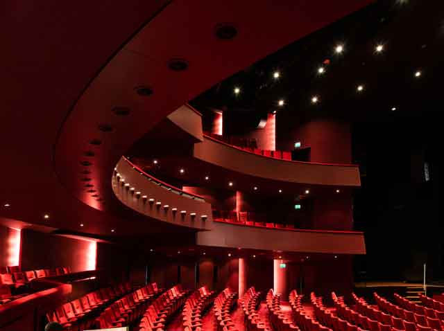 Theater Tilburg grote zaal is voorzien van deze energiezuinige LED spots die veel gebruiksmogelijkheden hebben